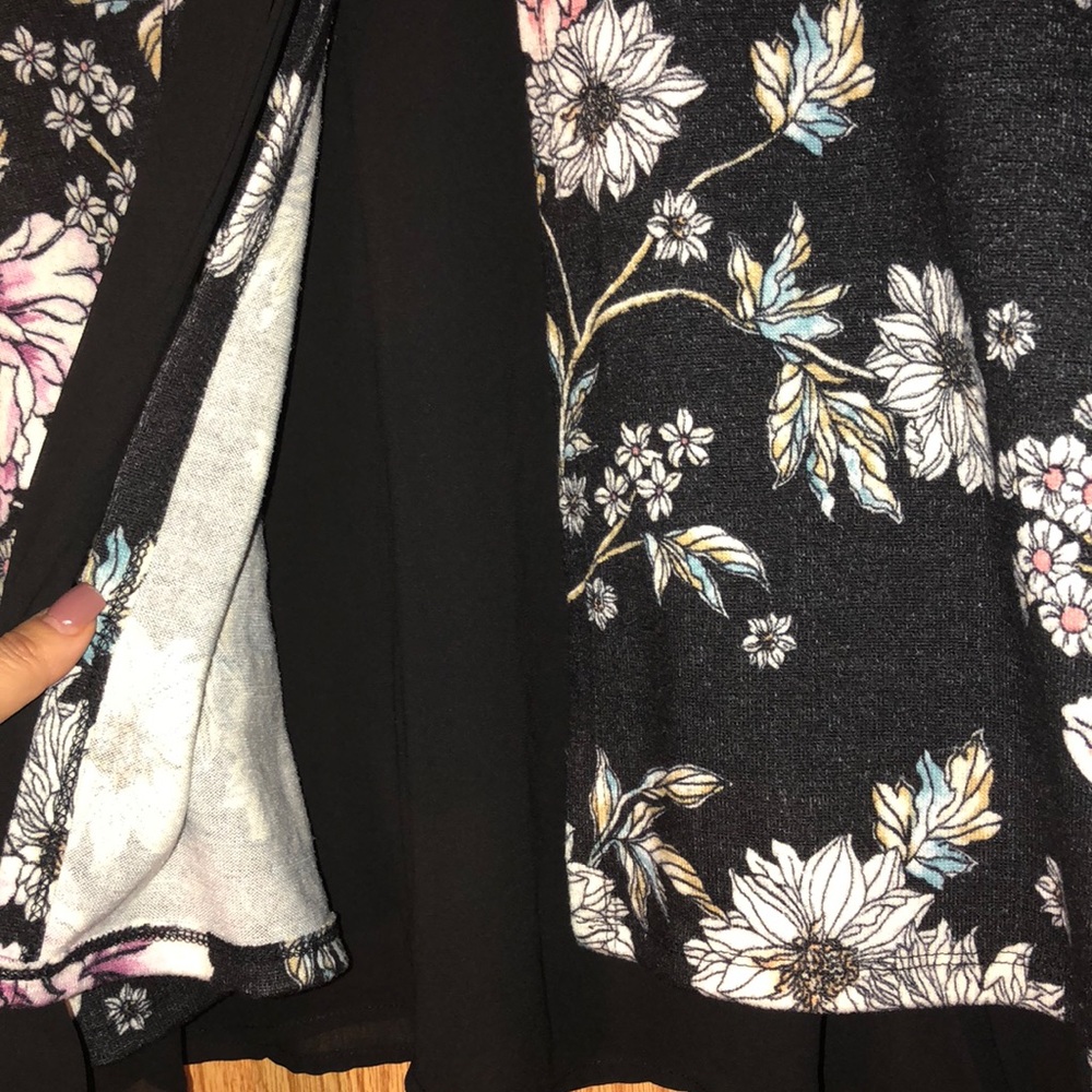 🌸Flower Printed open back sweater with blouse🌸 - Picture 3 of 5